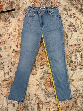 Abercrombie & Fitch the 90’s Slim Straight Ultra High Rise Jeans size 6 / 28